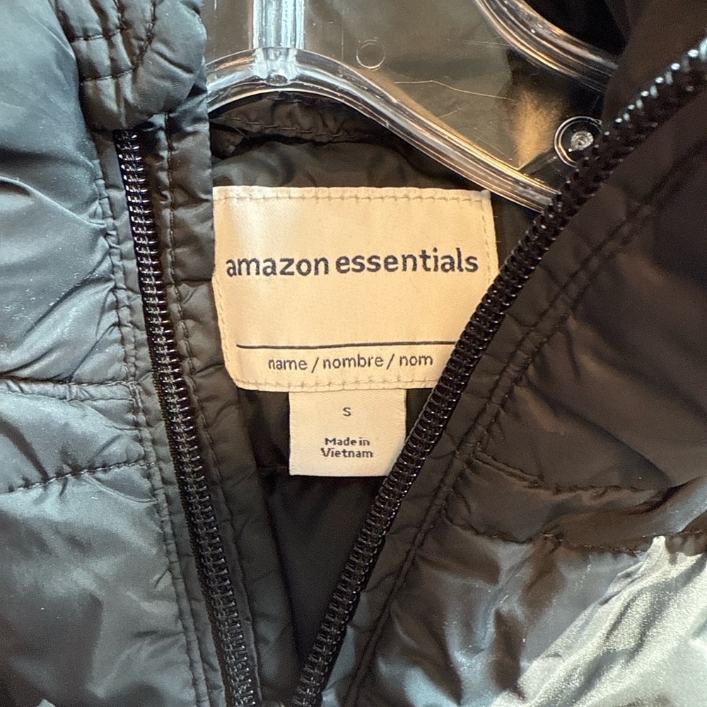 6/20🥳 Amazon Essentials Quilted Black Vest - Picture 2 of 3